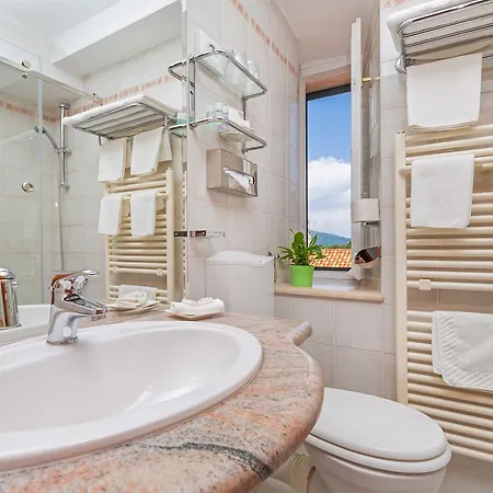 Ostrea מאלי סטון