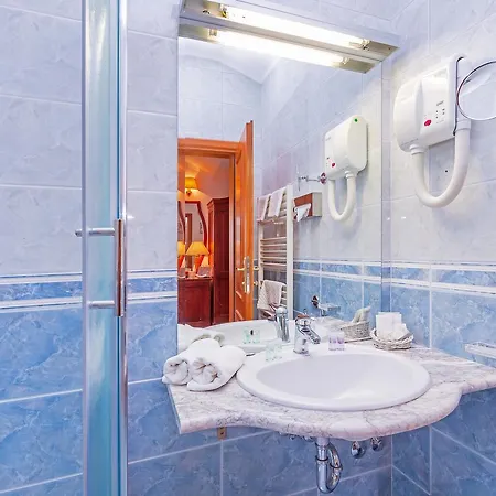 Ostrea 3* מאלי סטון